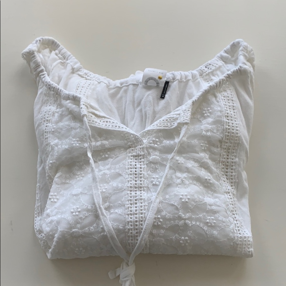 White blouse - Picture 2 of 2